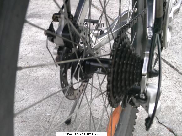 rane pe disc pe spate=8 viteze  :nod: mi-am luat jucarie de bike