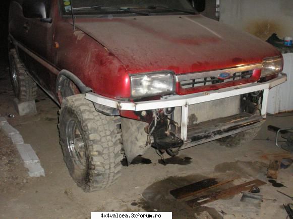 cu multa munca am dat si o curbura care sa copieze forma caroseriei :cool: bara fata pentru ford