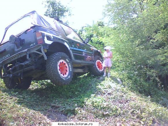 SUZUKY VITARA OFFROAD - GIULIA vrea si ea o poza cu ,,masina mica neagra - GARAJ
