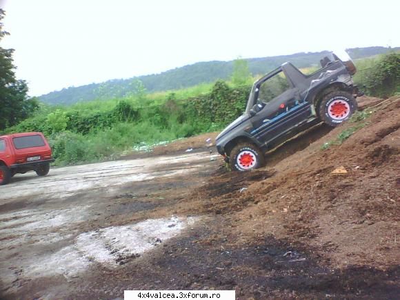 reusita o spune o tura pe terenul meu de joaca suzuky vitara offroad