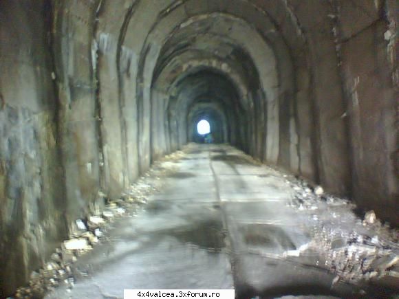 :rolleyes: hotaram sa ne intoarcem pontru ca se lasa frigul la tunel giulia vrea tot pe jos asa ca